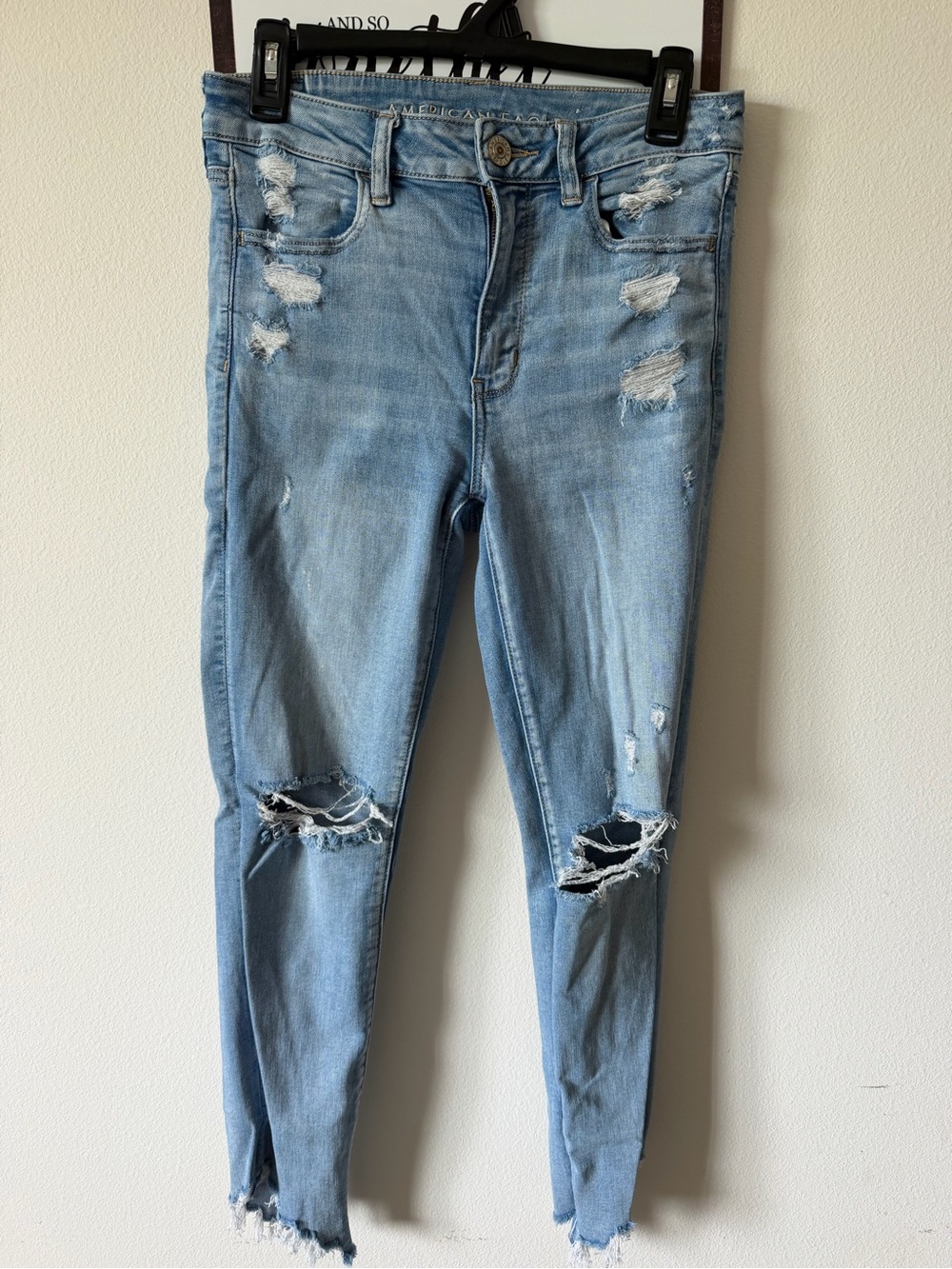 American Eagle Light Blue Distressed Women's Skinny Jeans